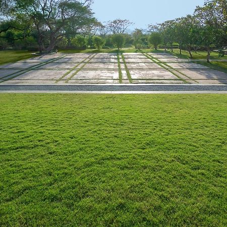 โรงแรมไทรเด้นท์ อุไดปัวร์ อุเดเปอร์ ภายนอก รูปภาพ The lawn at the Vietnam Veterans Memorial