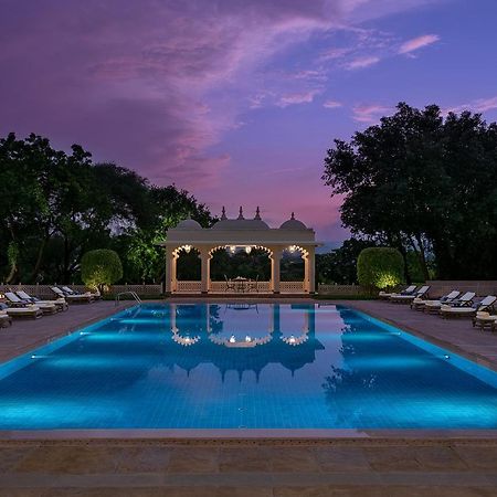 โรงแรมไทรเด้นท์ อุไดปัวร์ อุเดเปอร์ ภายนอก รูปภาพ The swimming pool at the Taj Mahal Palace