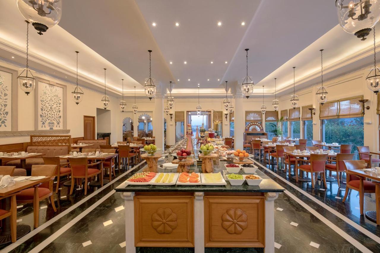โรงแรมไทรเด้นท์ อุไดปัวร์ อุเดเปอร์ ภายนอก รูปภาพ The restaurant at the resort