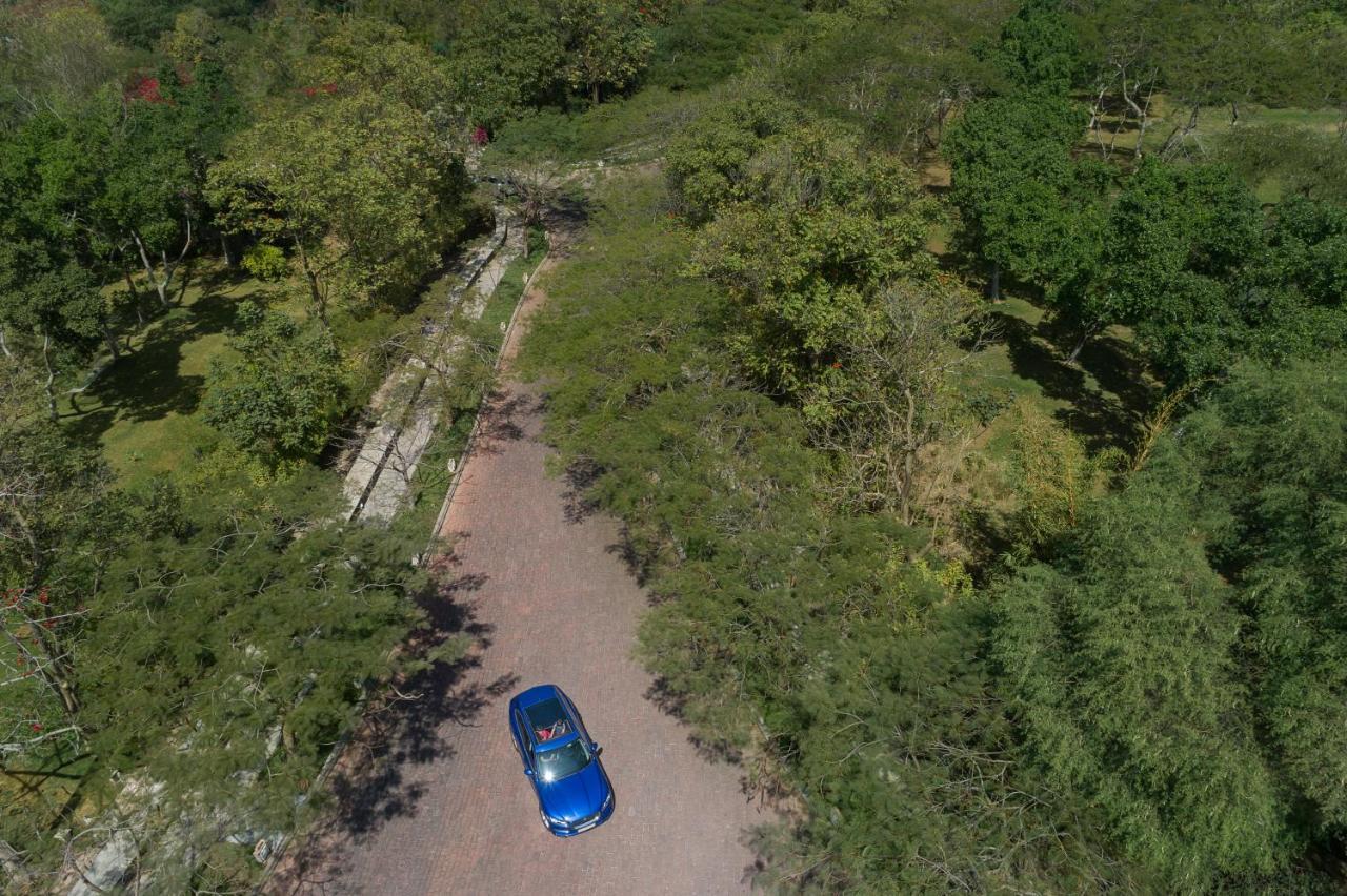 โรงแรมไทรเด้นท์ อุไดปัวร์ อุเดเปอร์ ภายนอก รูปภาพ Aerial view of the station site (2019)