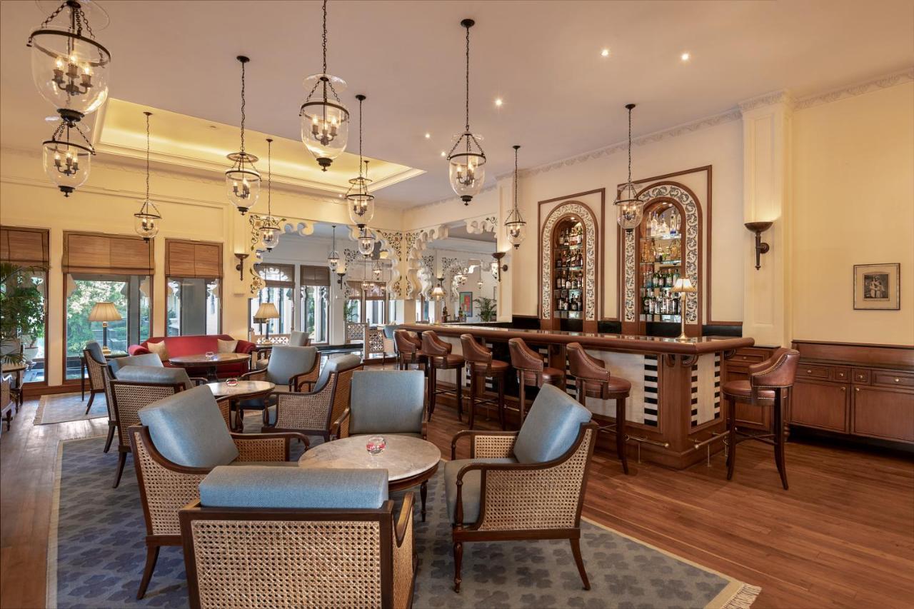 โรงแรมไทรเด้นท์ อุไดปัวร์ อุเดเปอร์ ภายนอก รูปภาพ The Bar