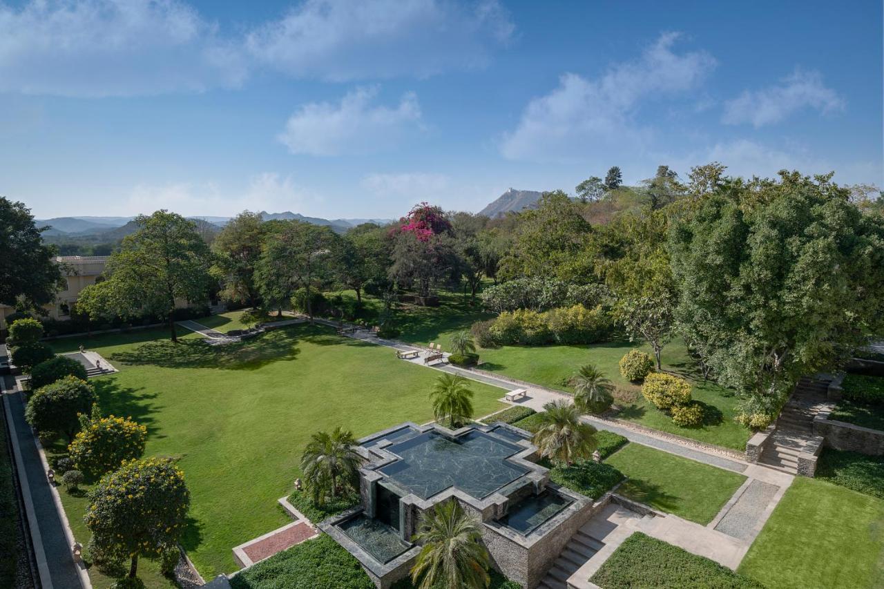 โรงแรมไทรเด้นท์ อุไดปัวร์ อุเดเปอร์ ภายนอก รูปภาพ Aerial view of the gardens