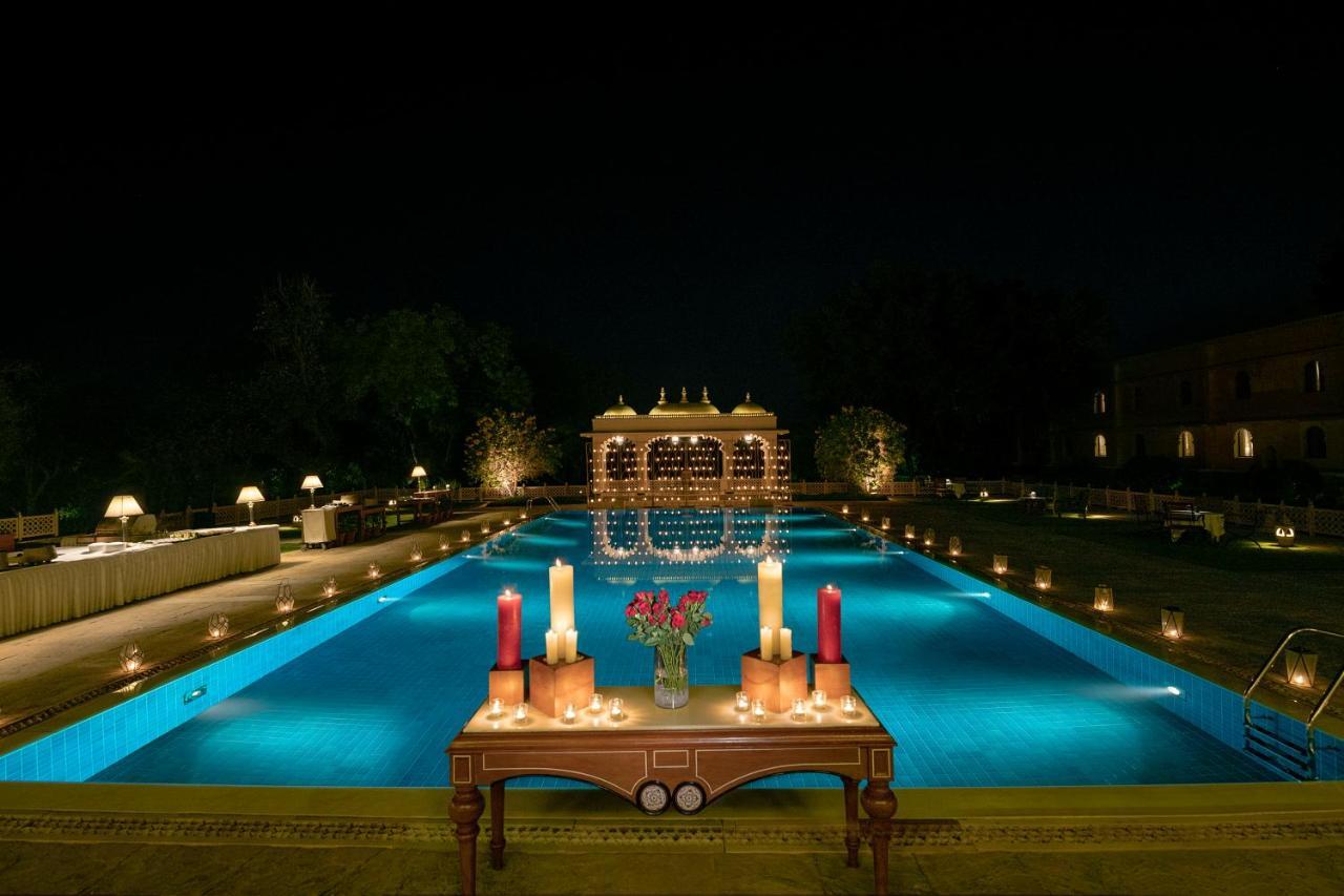 โรงแรมไทรเด้นท์ อุไดปัวร์ อุเดเปอร์ ภายนอก รูปภาพ The swimming pool at the resort