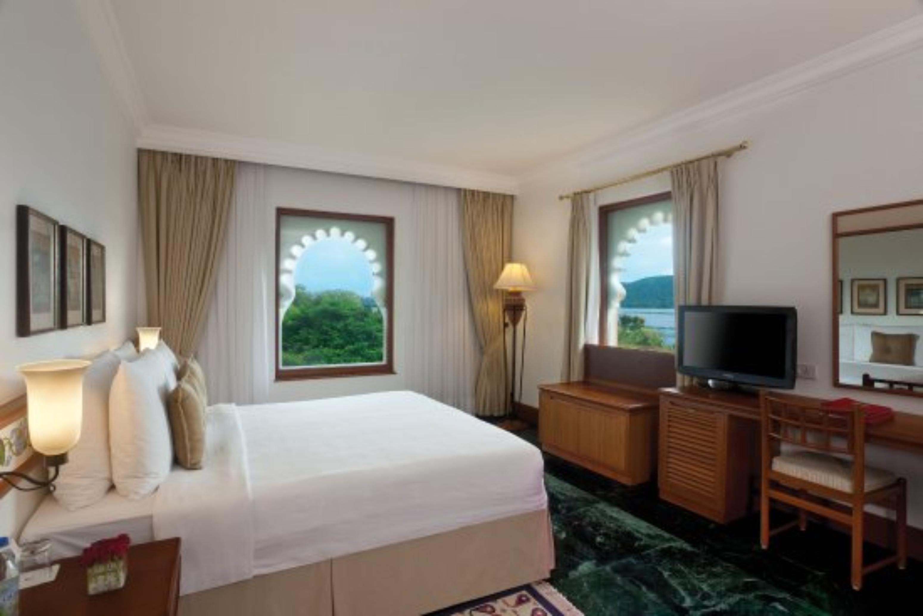 โรงแรมไทรเด้นท์ อุไดปัวร์ อุเดเปอร์ ภายนอก รูปภาพ A room at the Taj Lake Palace