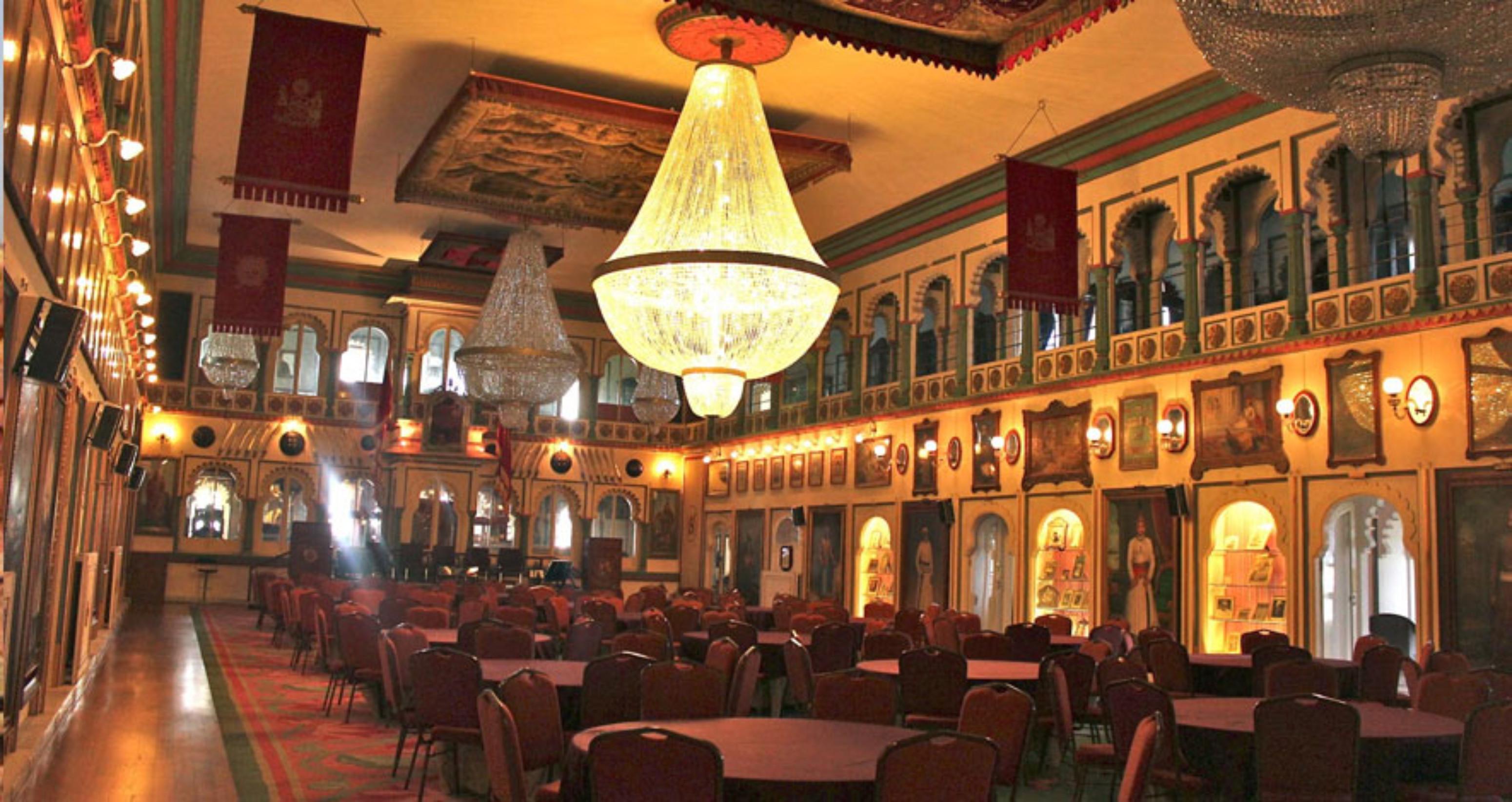 โรงแรมไทรเด้นท์ อุไดปัวร์ อุเดเปอร์ ภายนอก รูปภาพ Interior of the restaurant