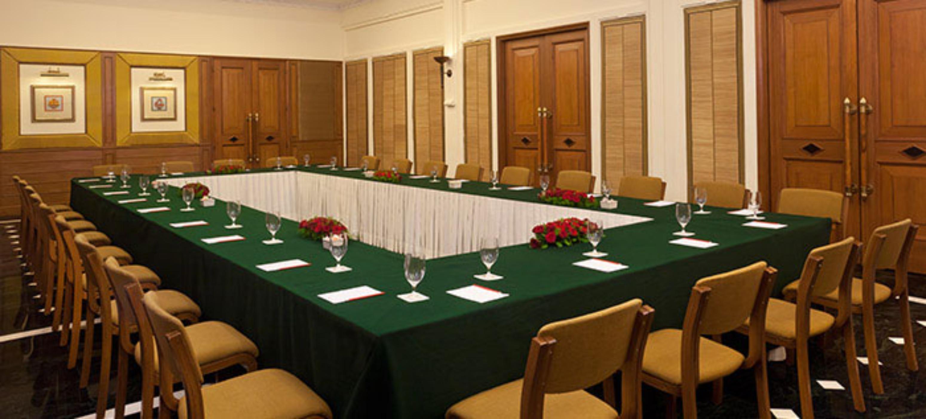 โรงแรมไทรเด้นท์ อุไดปัวร์ อุเดเปอร์ ภายนอก รูปภาพ The meeting room of the Executive Council