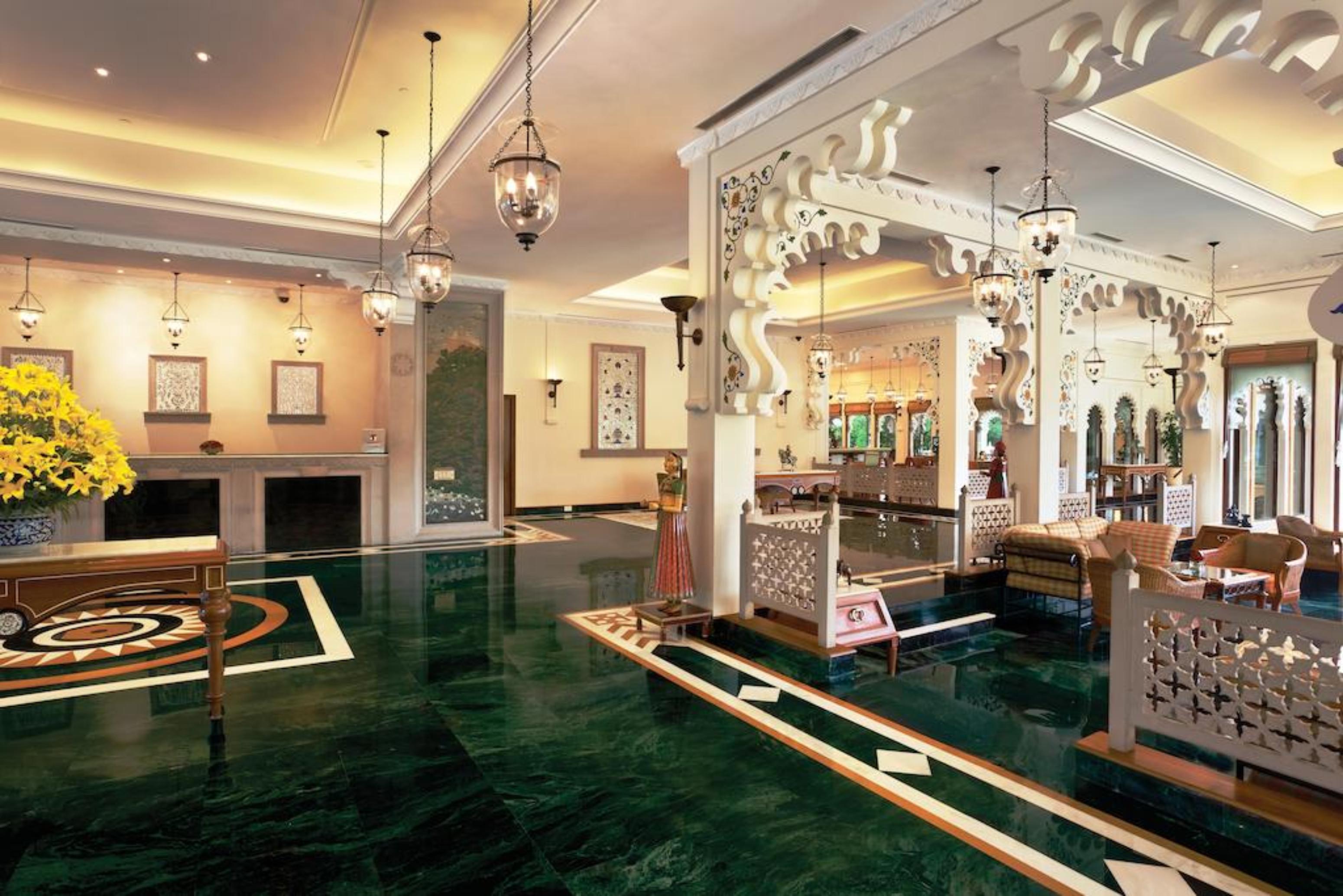 โรงแรมไทรเด้นท์ อุไดปัวร์ อุเดเปอร์ ภายนอก รูปภาพ The lobby of the Taj Bengal