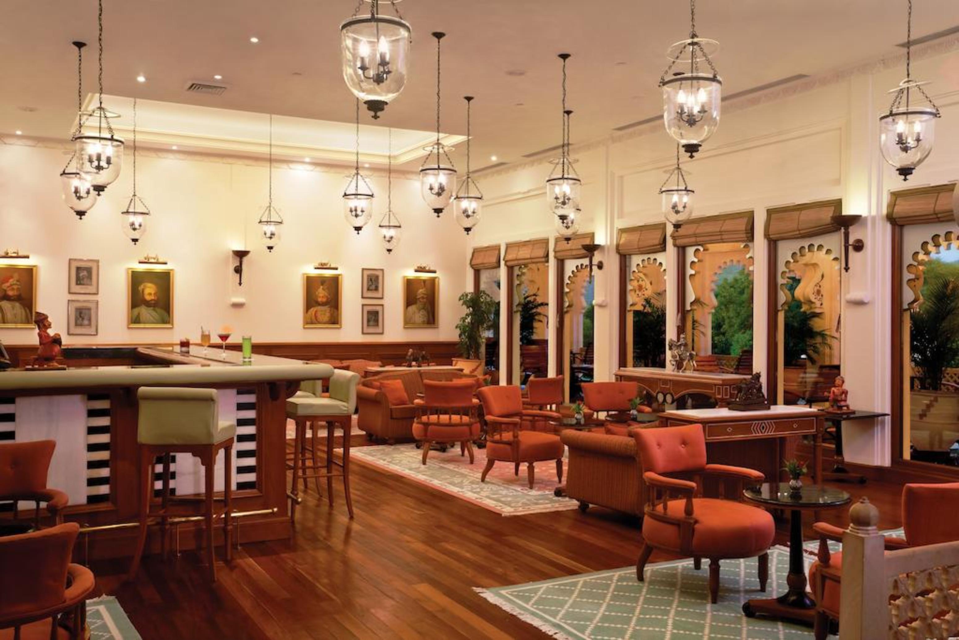 โรงแรมไทรเด้นท์ อุไดปัวร์ อุเดเปอร์ ภายนอก รูปภาพ The Bar