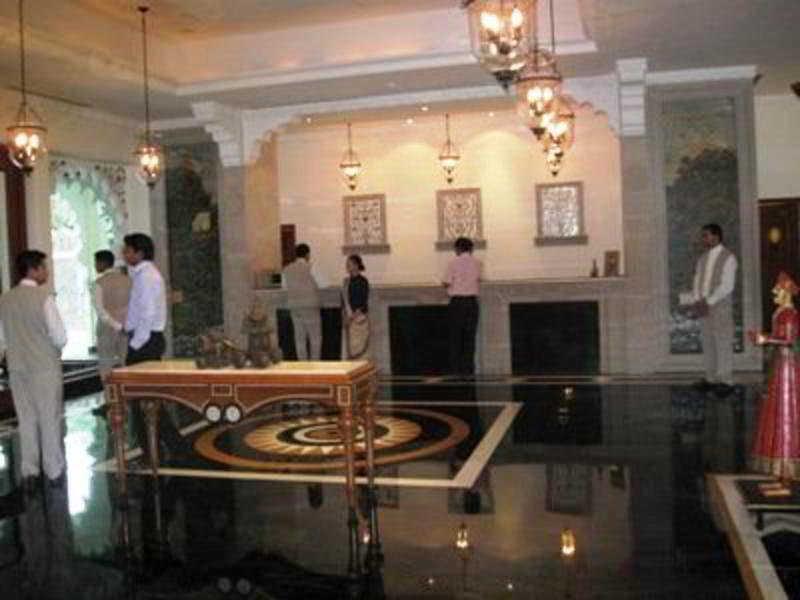โรงแรมไทรเด้นท์ อุไดปัวร์ อุเดเปอร์ ภายนอก รูปภาพ The lobby of the Taj Mahal Palace Hotel